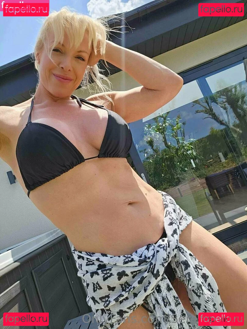 serenabou Onlyfans Photo Gallery 