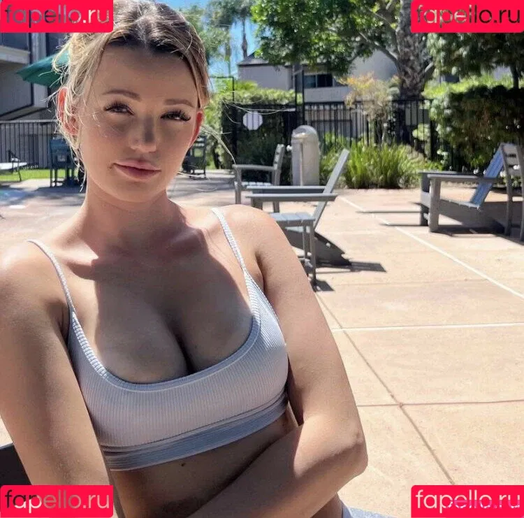 Becca Bangs Onlyfans Photo Gallery 