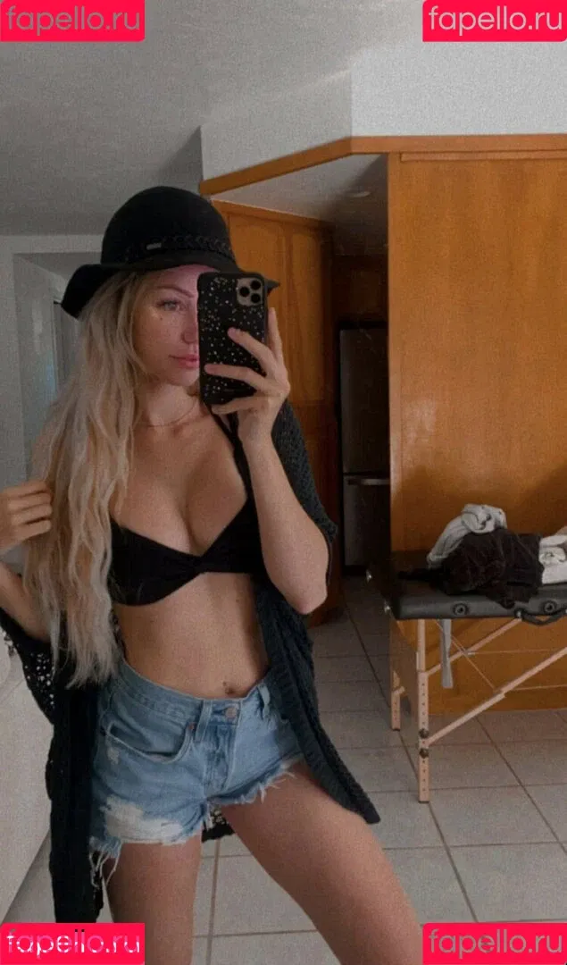 Becca Bangs Onlyfans Photo Gallery 
