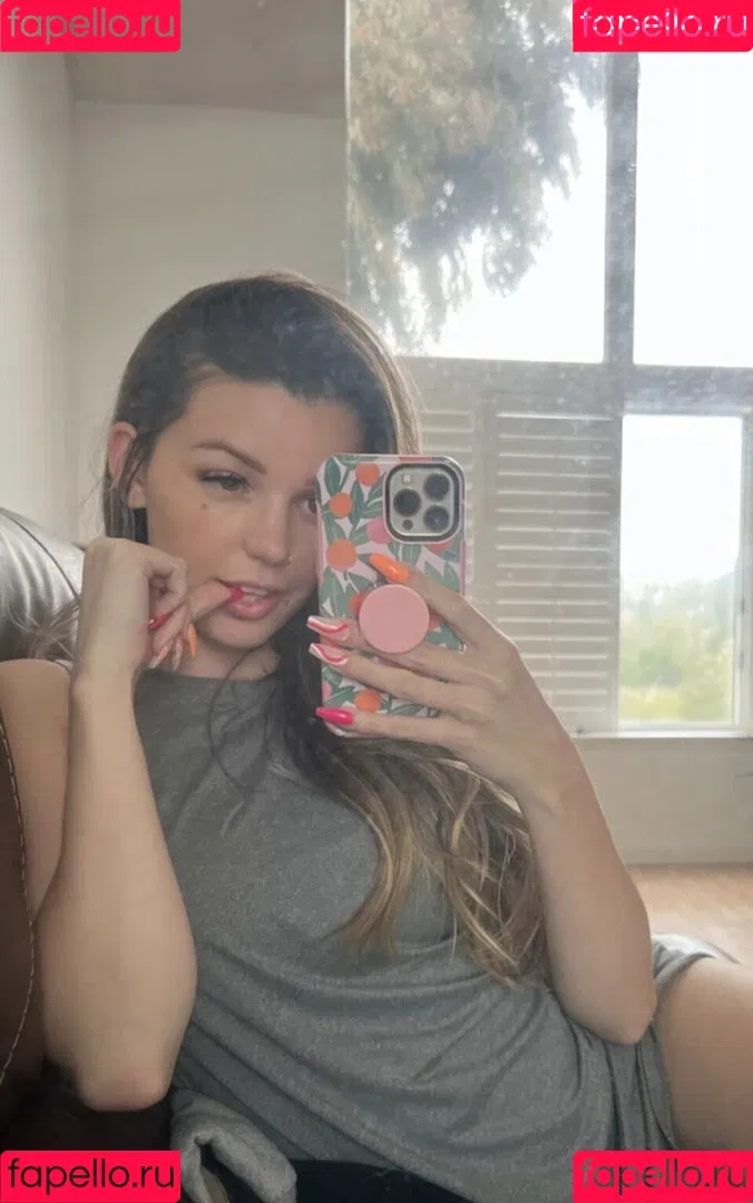 Becca Bangs Onlyfans Photo Gallery 