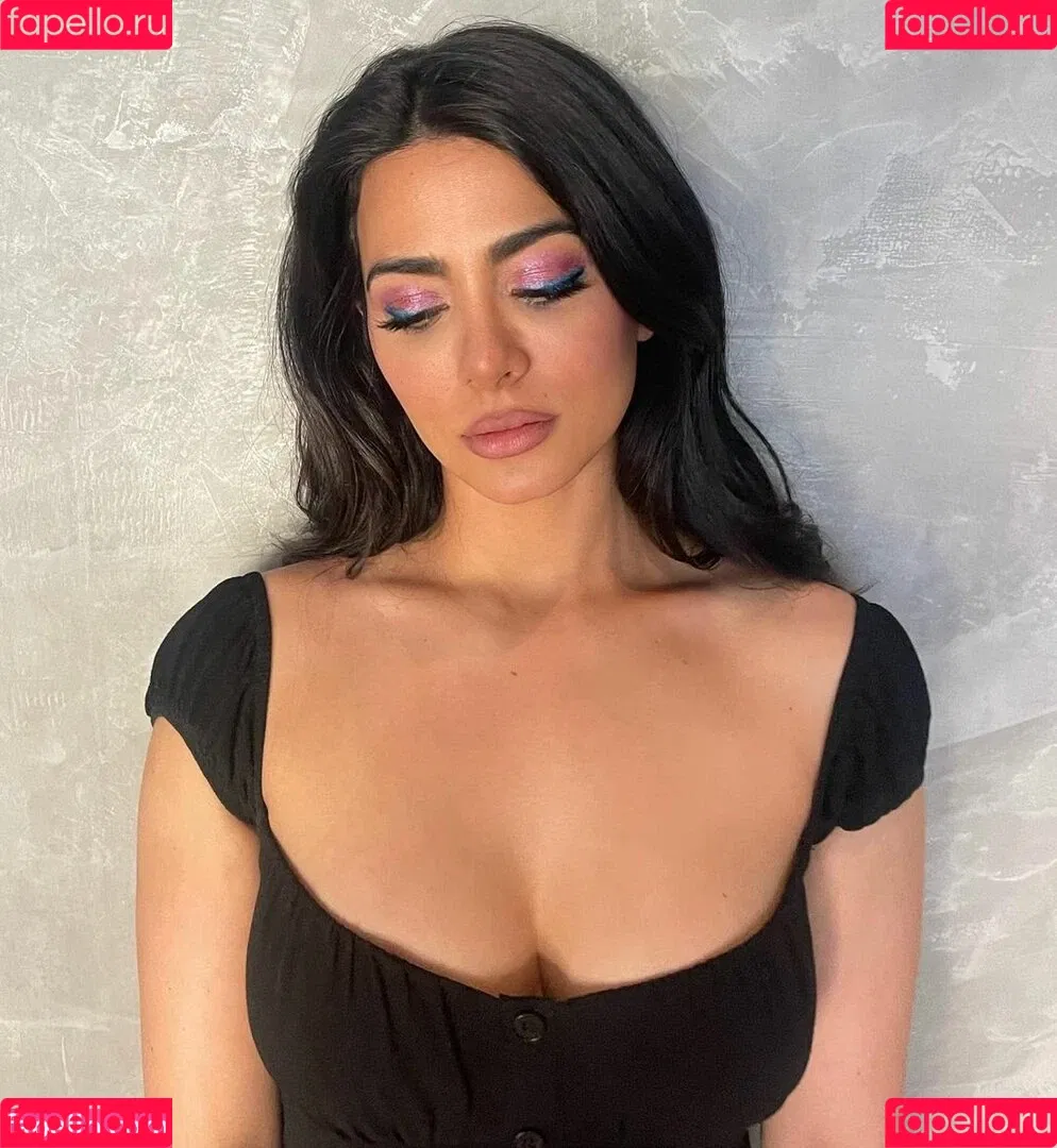 Emeraude Toubia Onlyfans Photo Gallery 