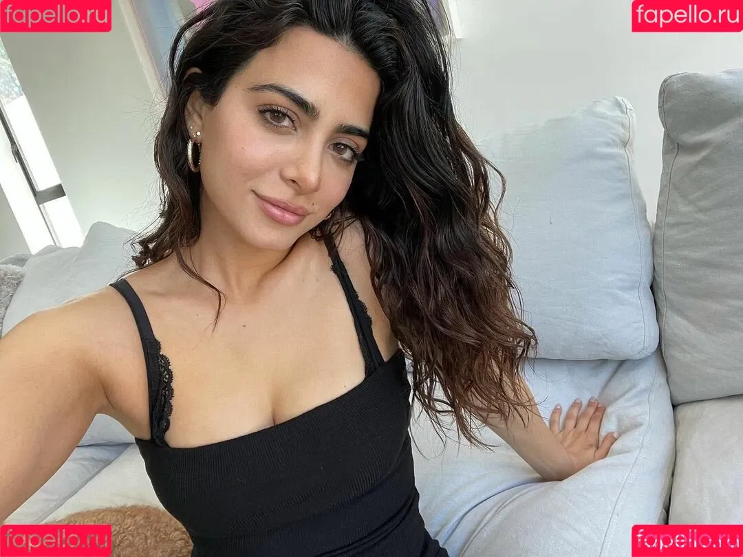 Emeraude Toubia Onlyfans Photo Gallery 