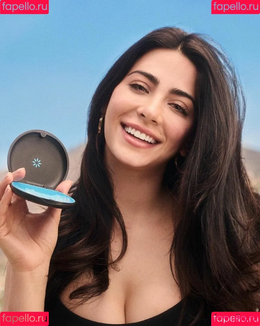 Emeraude Toubia Onlyfans Photo Gallery 