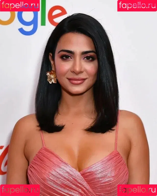 Emeraude Toubia Onlyfans Photo Gallery 