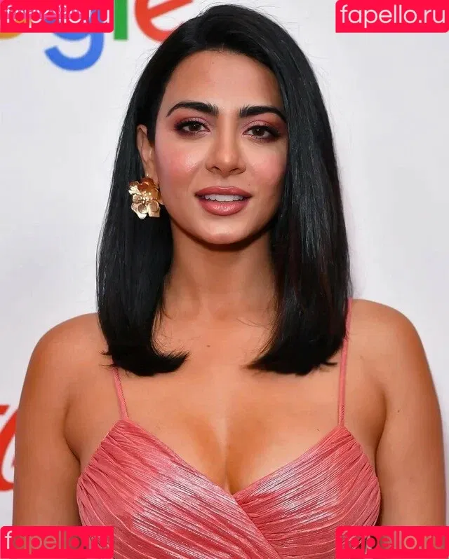 Emeraude Toubia Onlyfans Photo Gallery 