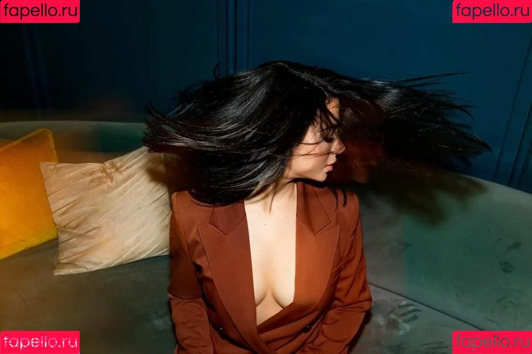 Emeraude Toubia Onlyfans Photo Gallery 