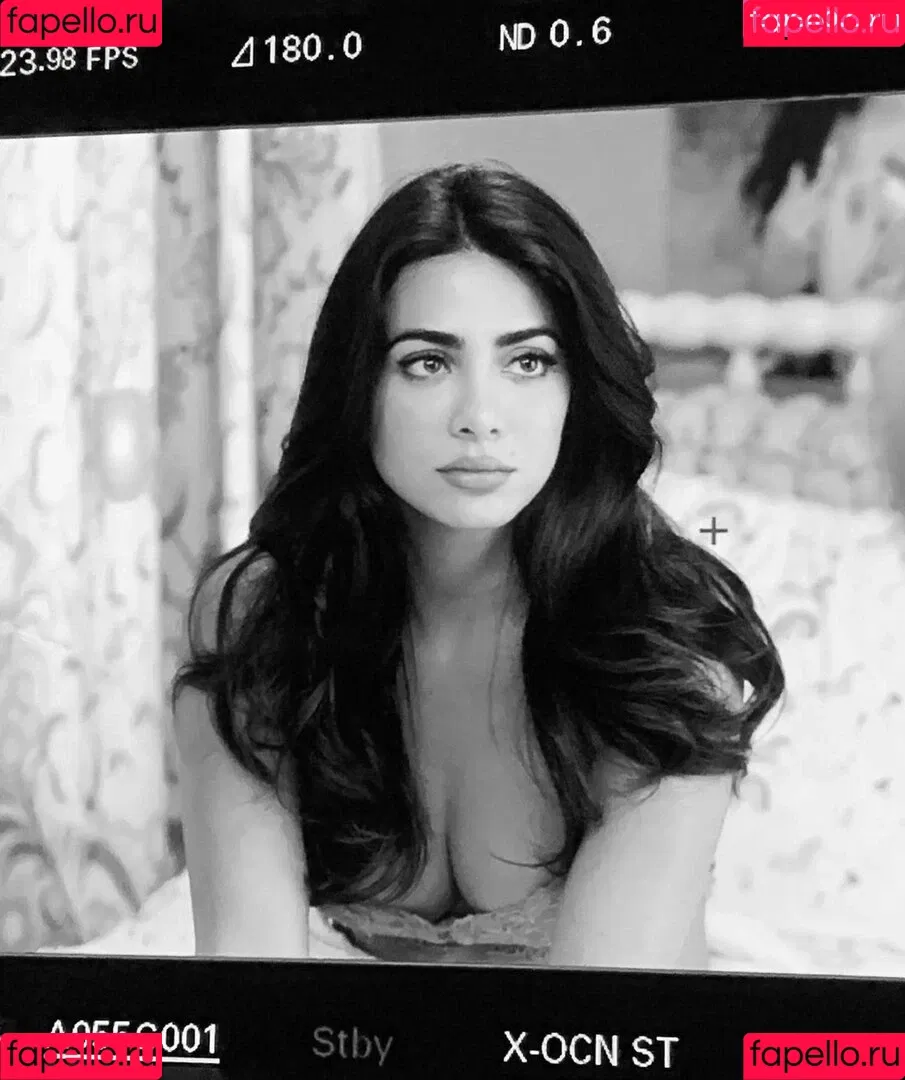Emeraude Toubia Onlyfans Photo Gallery 