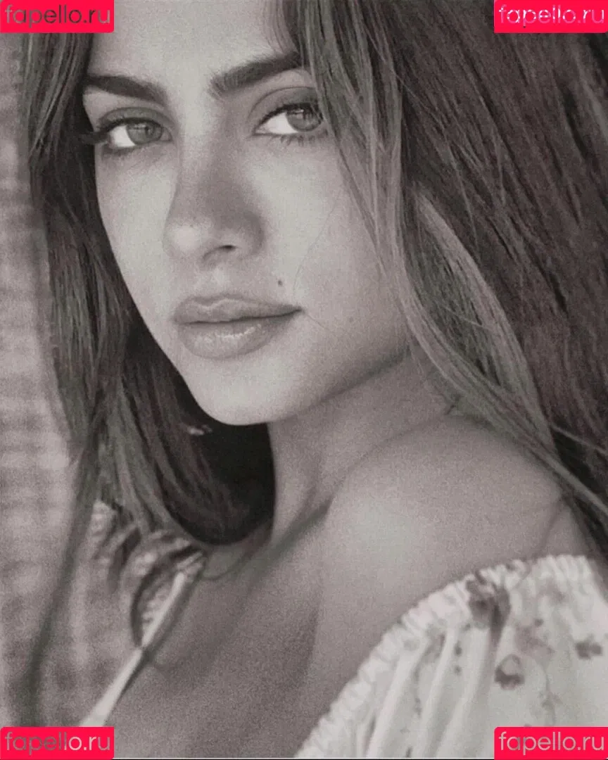 Emeraude Toubia Onlyfans Photo Gallery 