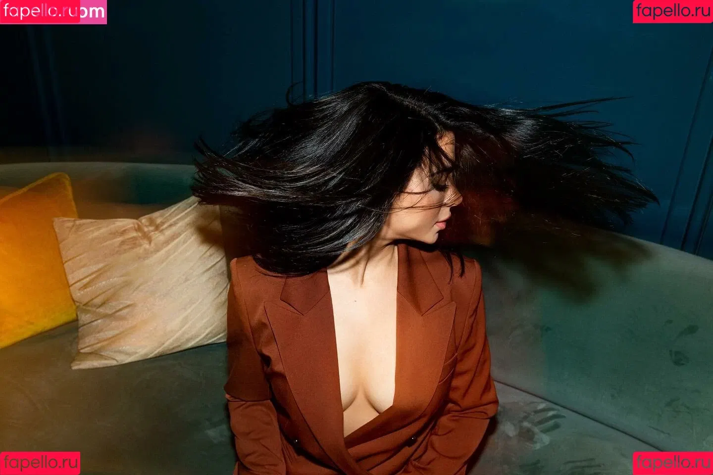 Emeraude Toubia Onlyfans Photo Gallery 