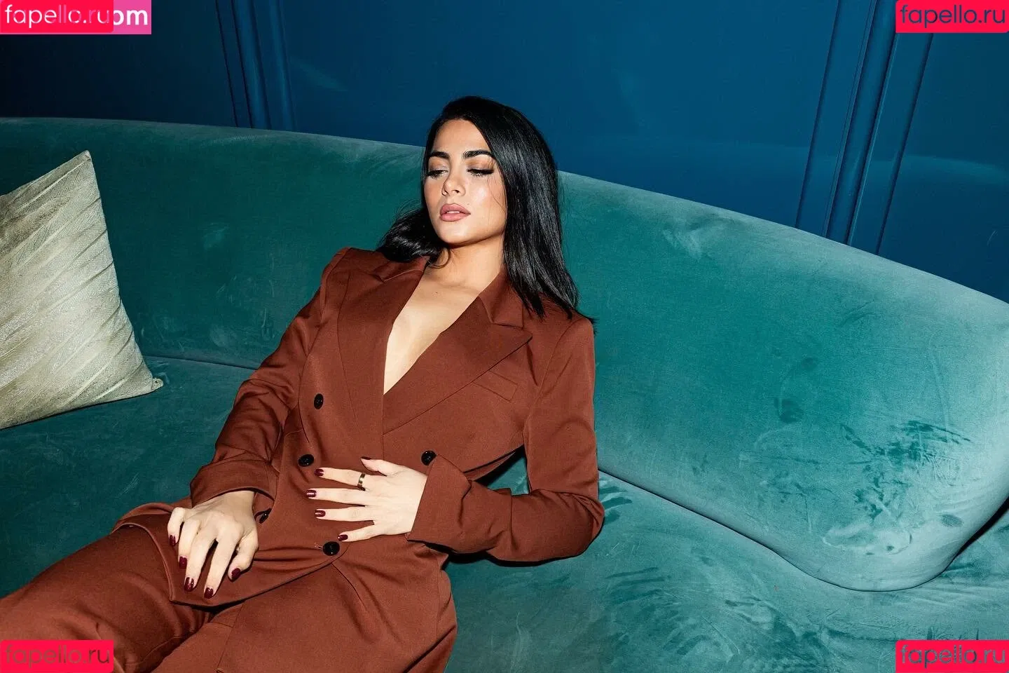Emeraude Toubia Onlyfans Photo Gallery 