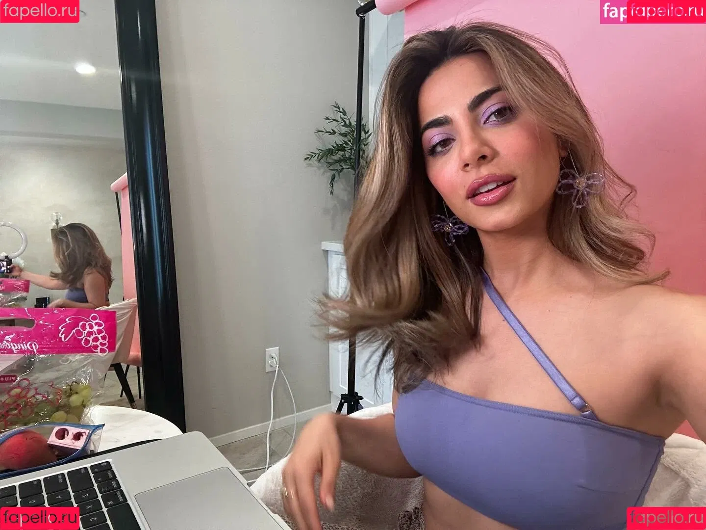 Emeraude Toubia Onlyfans Photo Gallery 