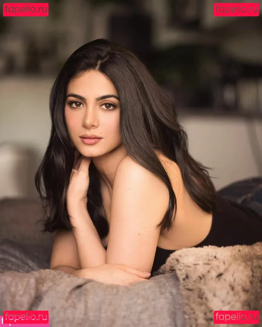 Emeraude Toubia Onlyfans Photo Gallery 