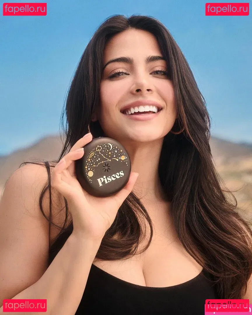 Emeraude Toubia Onlyfans Photo Gallery 