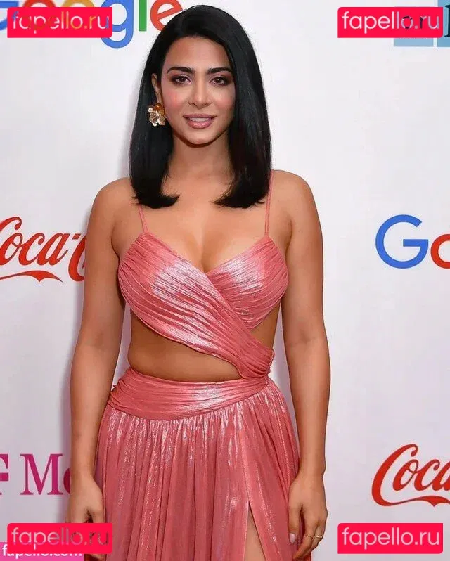 Emeraude Toubia Onlyfans Photo Gallery 