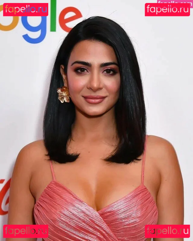Emeraude Toubia Onlyfans Photo Gallery 