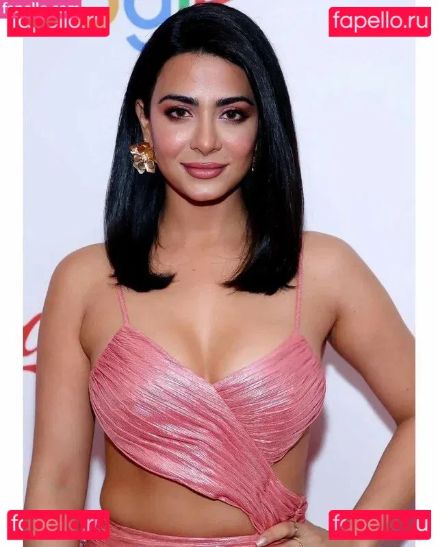 Emeraude Toubia Onlyfans Photo Gallery 
