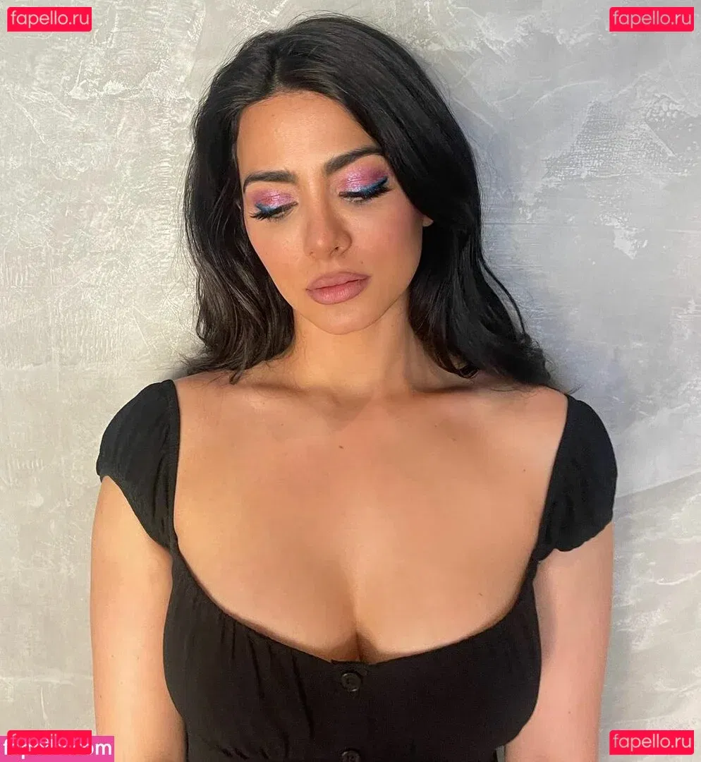 Emeraude Toubia Onlyfans Photo Gallery 