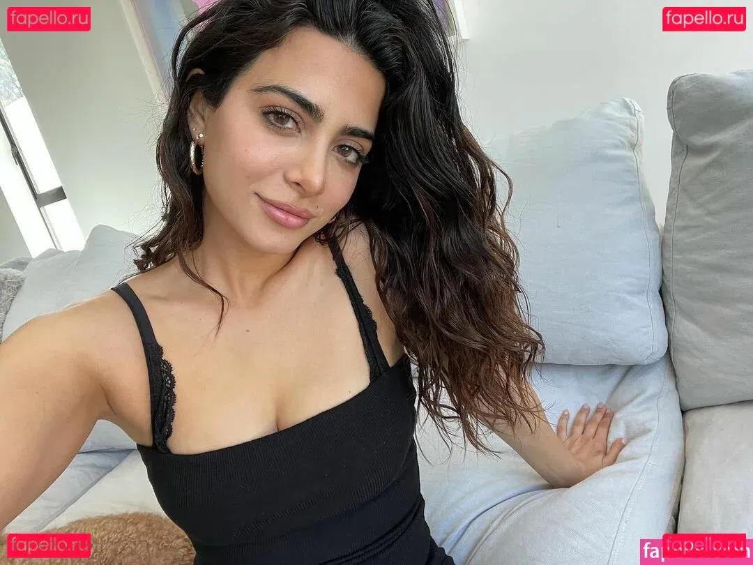 Emeraude Toubia Onlyfans Photo Gallery 