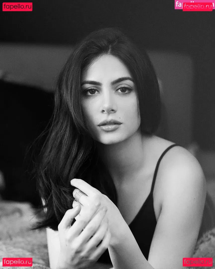 Emeraude Toubia Onlyfans Photo Gallery 