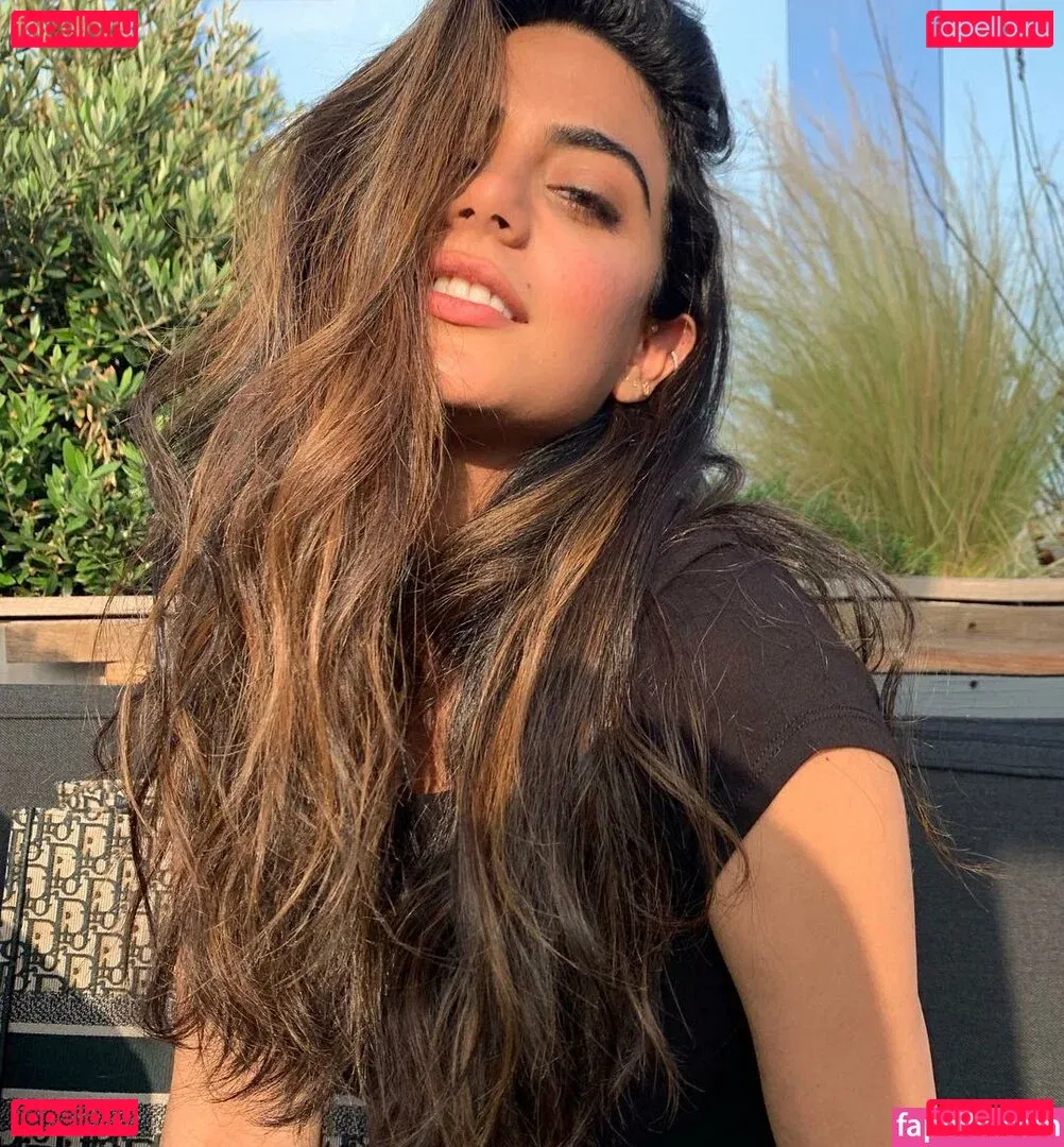 Emeraude Toubia Onlyfans Photo Gallery 