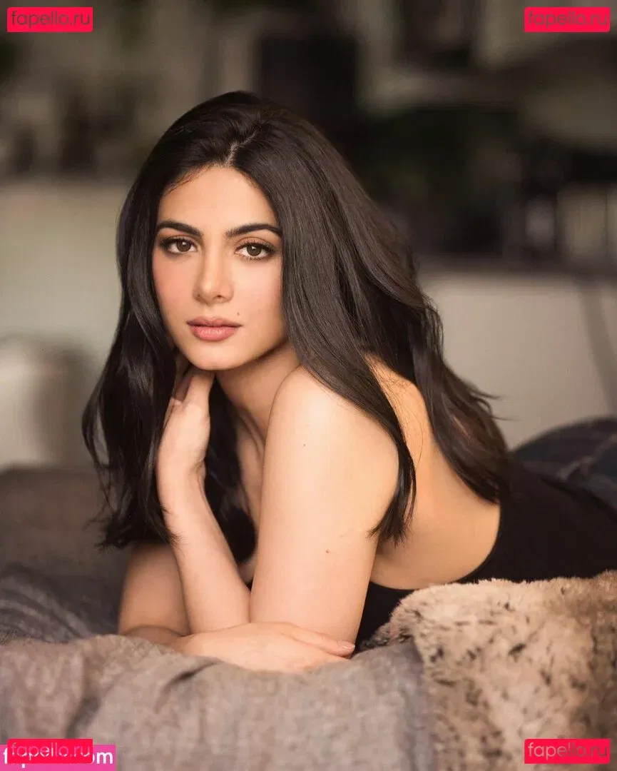 Emeraude Toubia Onlyfans Photo Gallery 