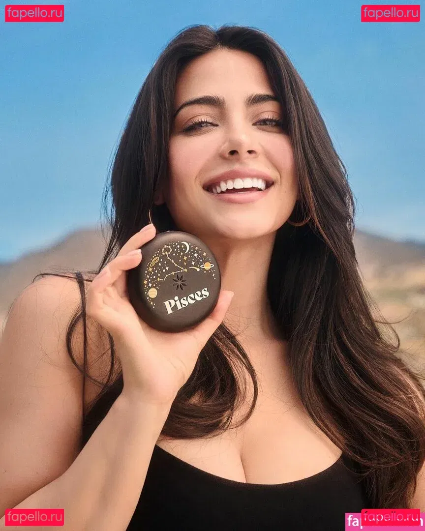 Emeraude Toubia Onlyfans Photo Gallery 