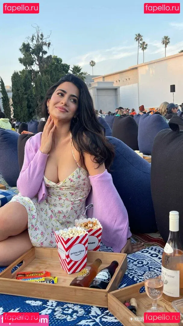 Emeraude Toubia Onlyfans Photo Gallery 
