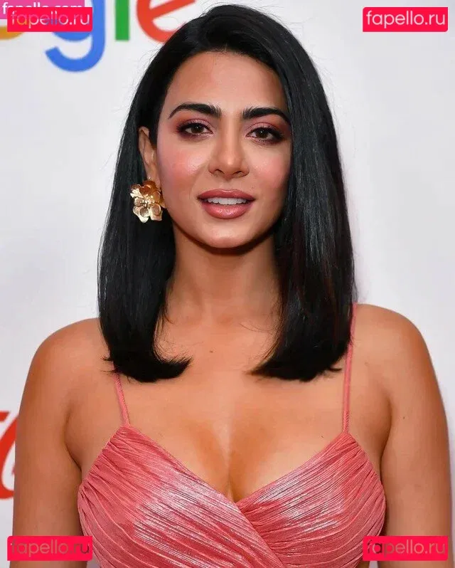 Emeraude Toubia Onlyfans Photo Gallery 