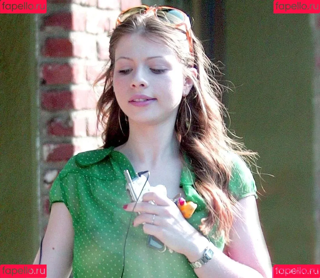 Michelle Trachtenberg Onlyfans Photo Gallery 