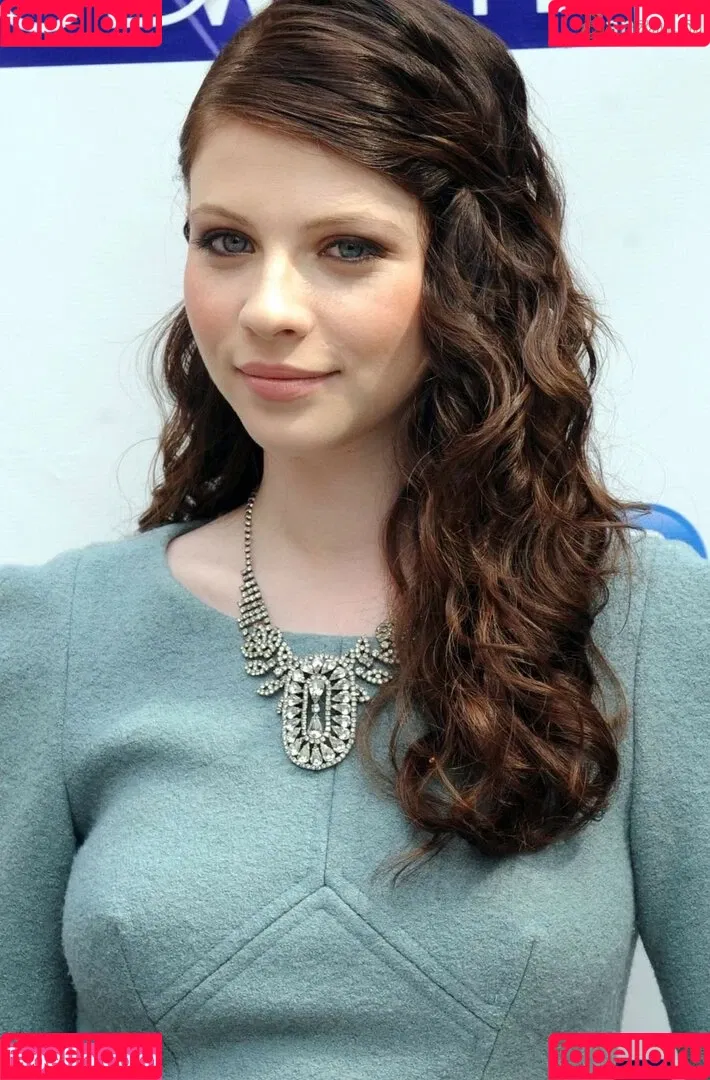 Michelle Trachtenberg Onlyfans Photo Gallery 