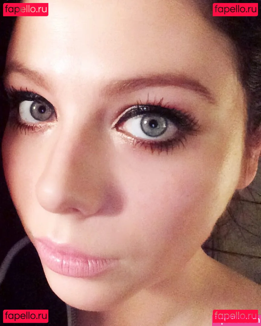Michelle Trachtenberg Onlyfans Photo Gallery 