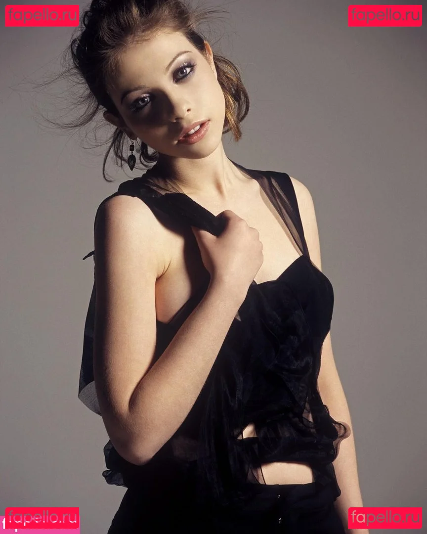 Michelle Trachtenberg Onlyfans Photo Gallery 