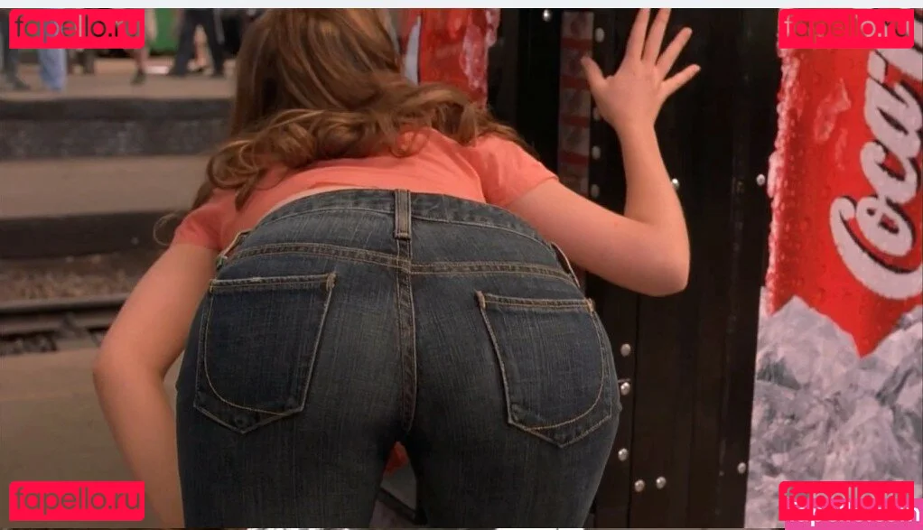 Michelle Trachtenberg Onlyfans Photo Gallery 