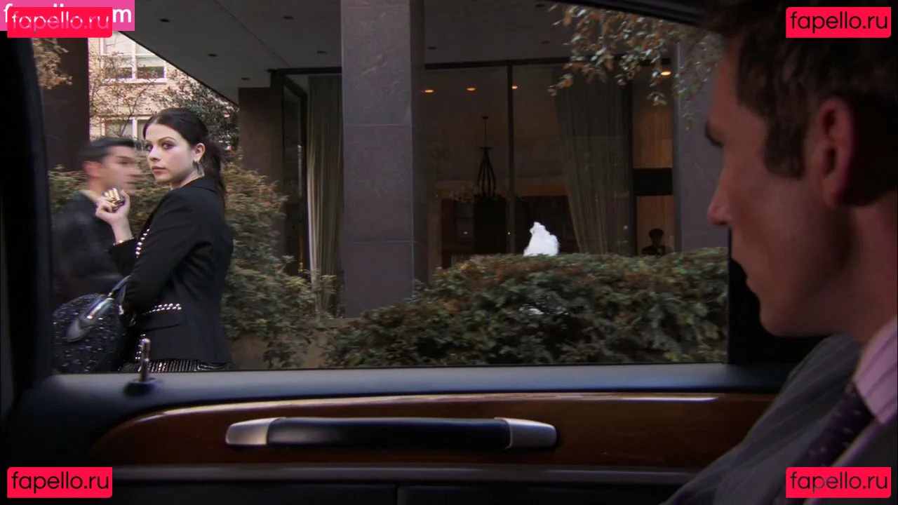 Michelle Trachtenberg Onlyfans Photo Gallery 