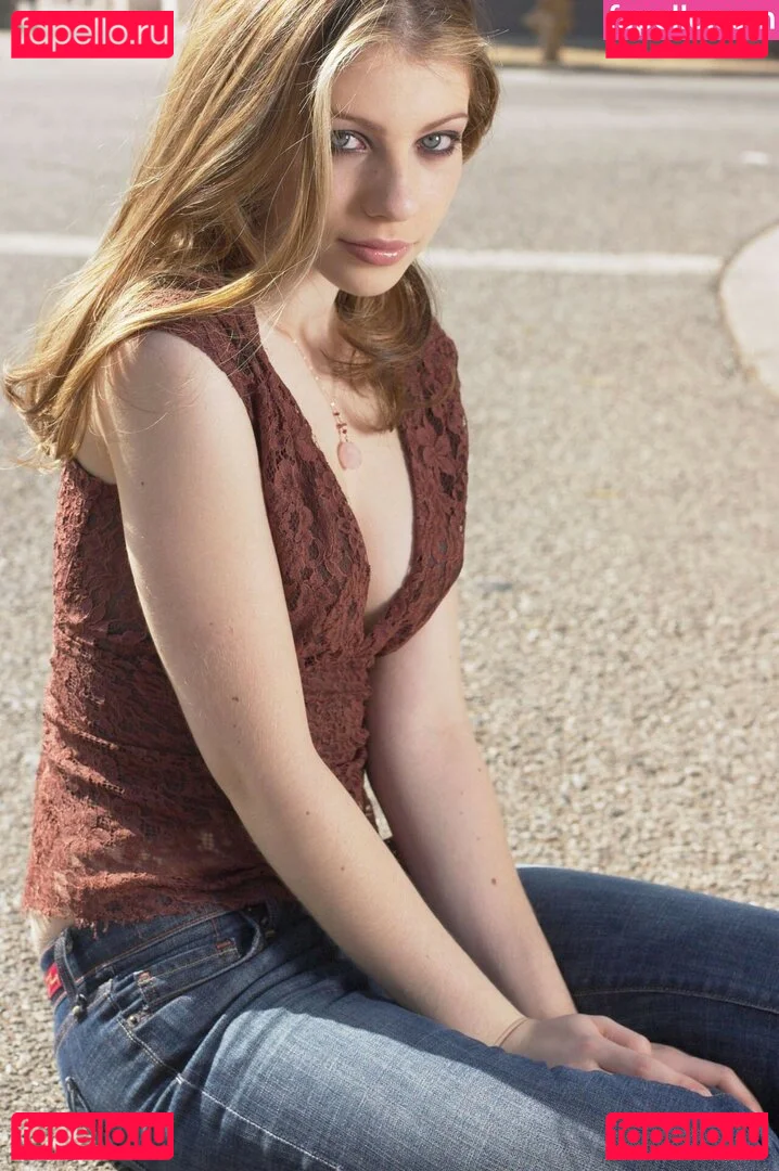 Michelle Trachtenberg Onlyfans Photo Gallery 