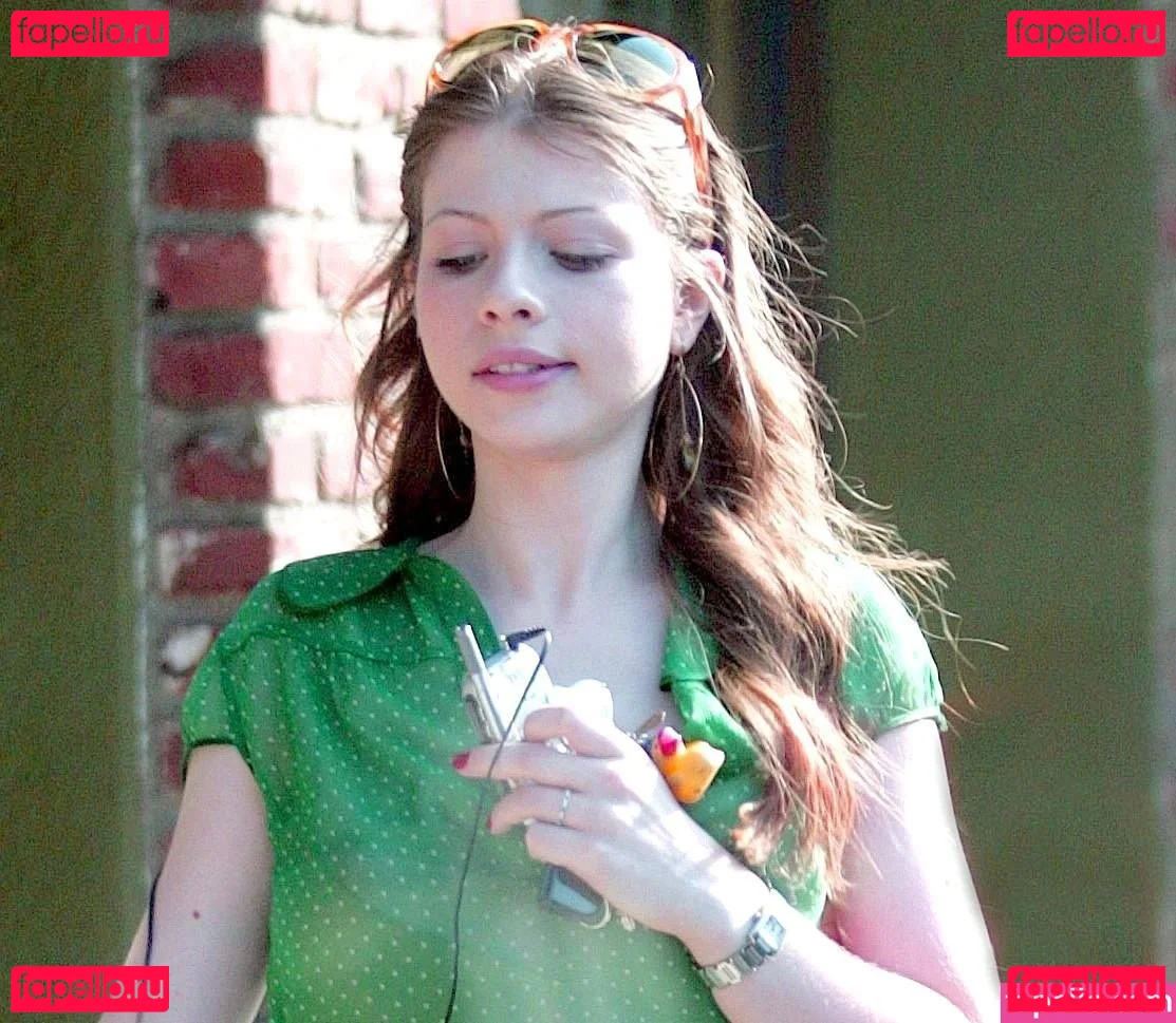 Michelle Trachtenberg Onlyfans Photo Gallery 