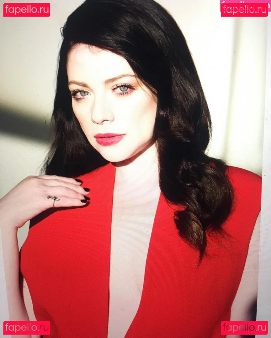 Michelle Trachtenberg Onlyfans Photo Gallery 