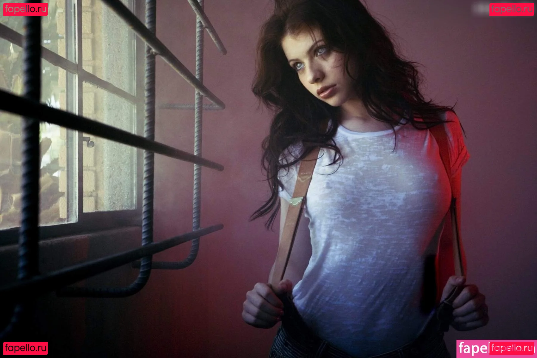 Michelle Trachtenberg Onlyfans Photo Gallery 