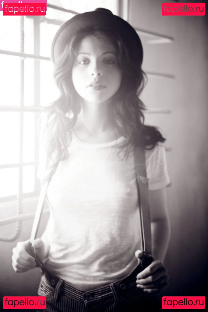 Michelle Trachtenberg Onlyfans Photo Gallery 