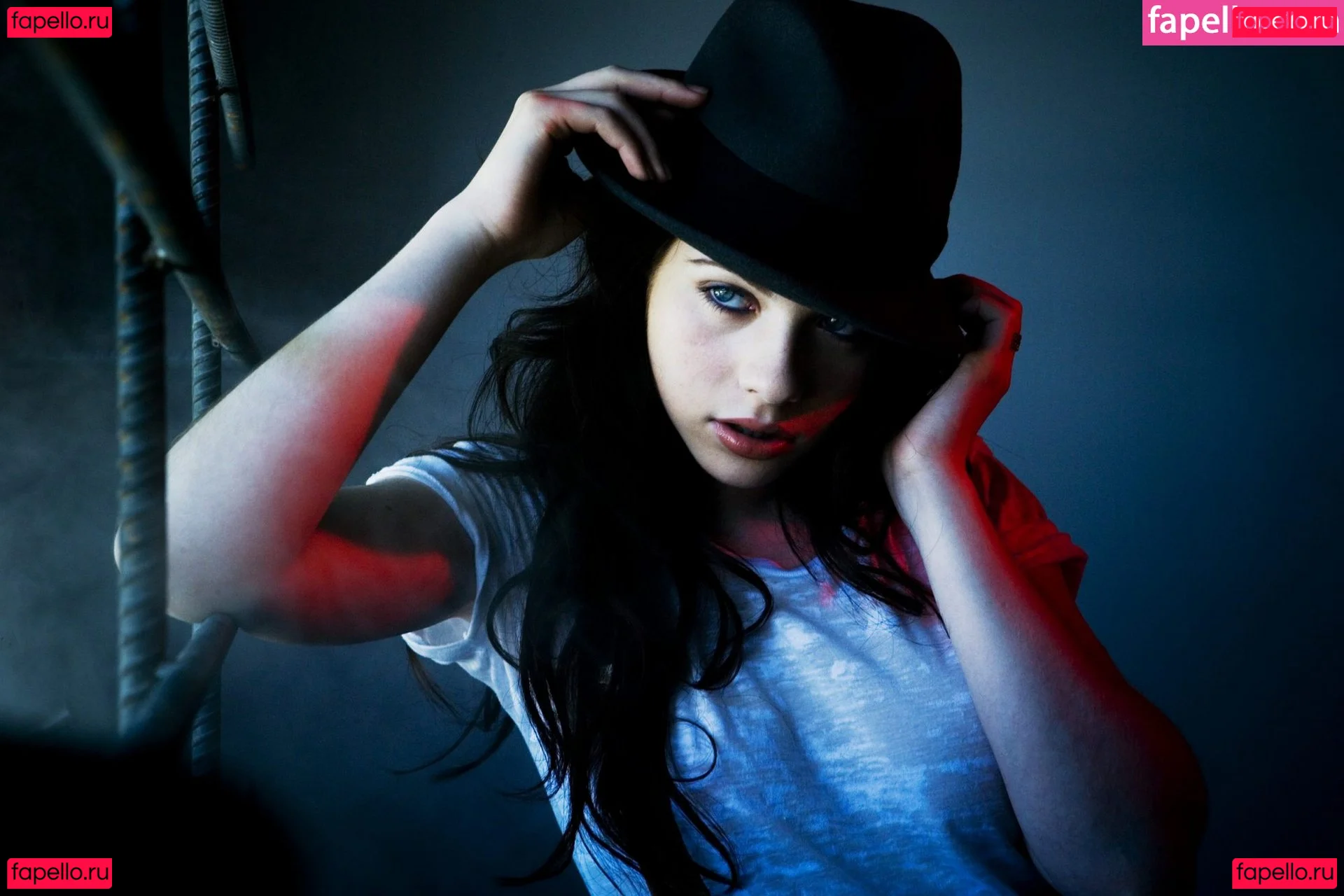 Michelle Trachtenberg Onlyfans Photo Gallery 