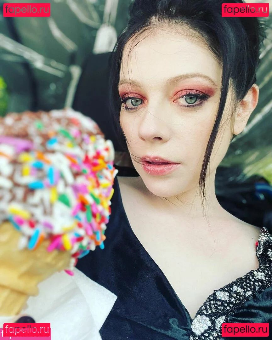 Michelle Trachtenberg Onlyfans Photo Gallery 