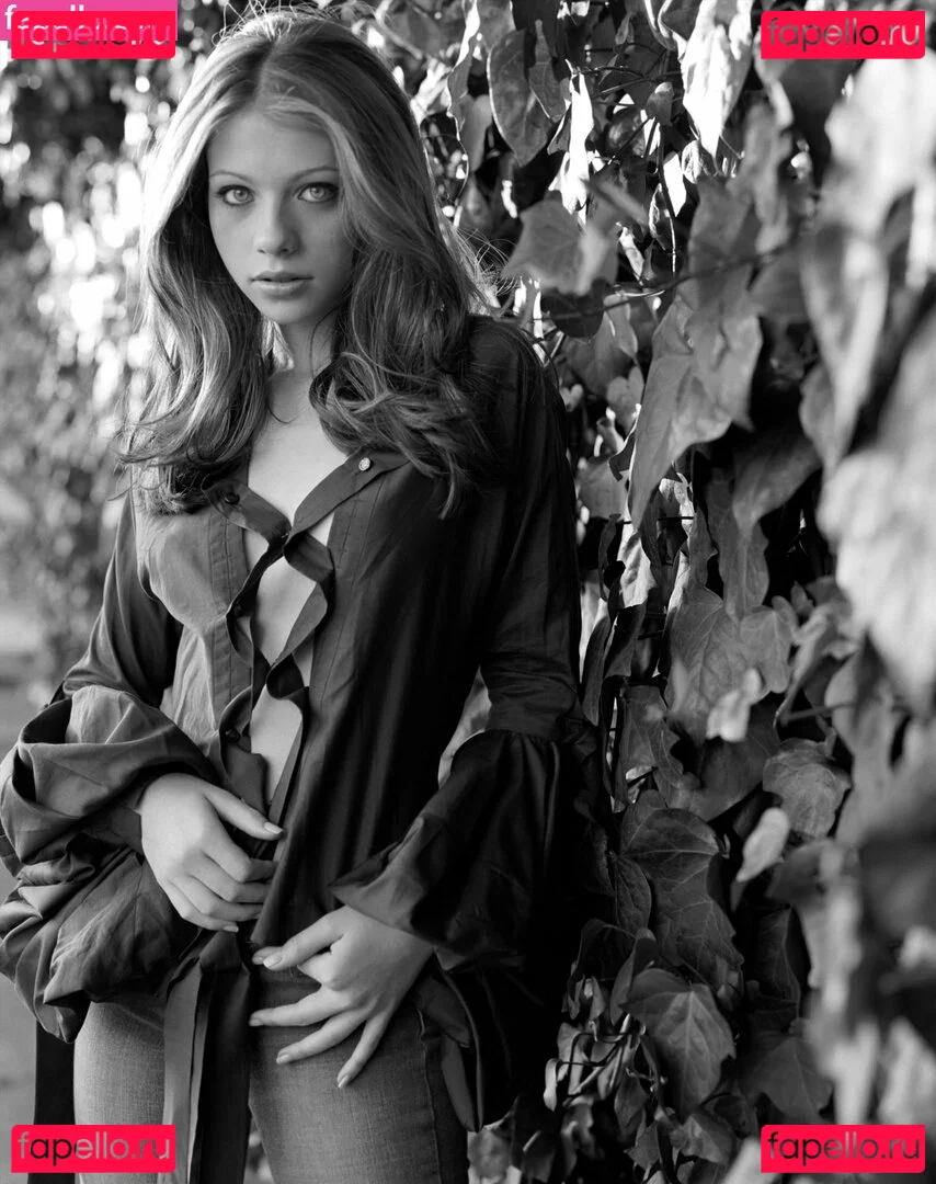 Michelle Trachtenberg Onlyfans Photo Gallery 