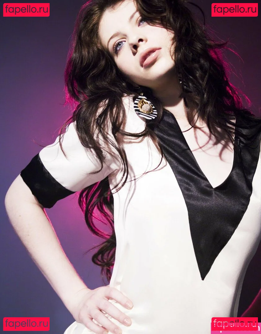Michelle Trachtenberg Onlyfans Photo Gallery 