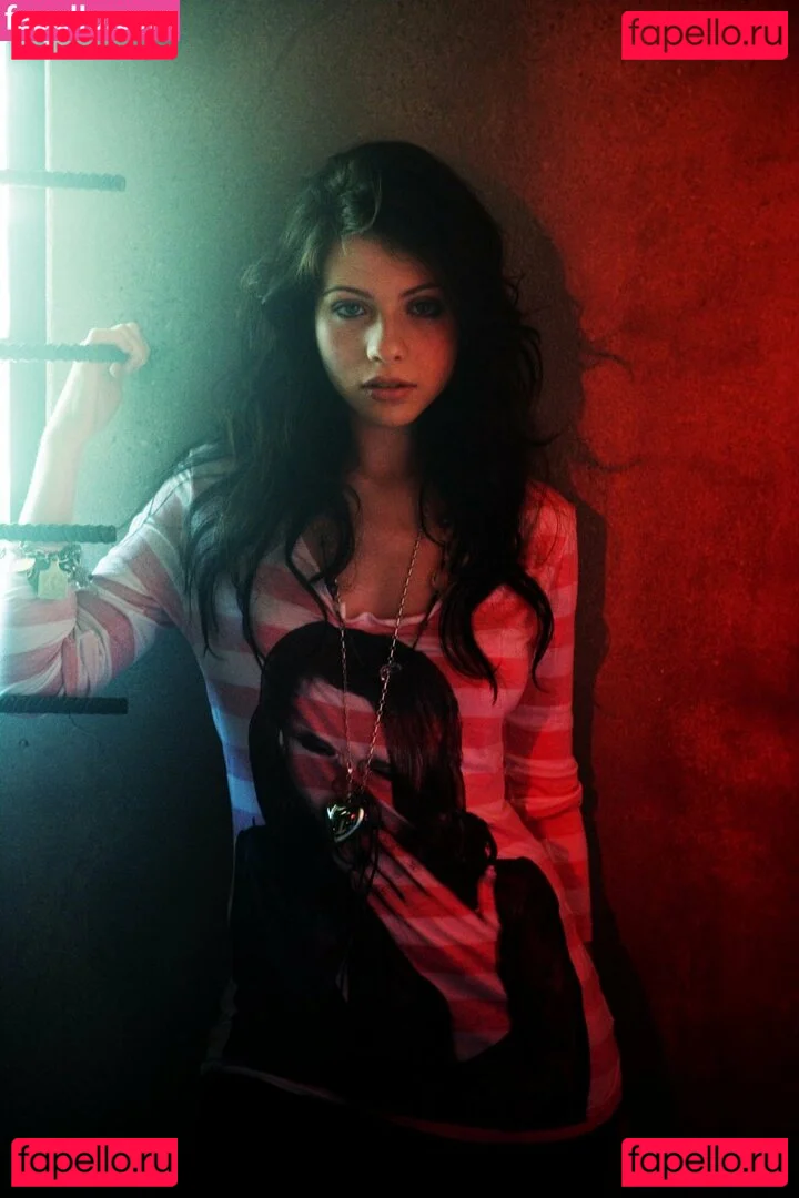 Michelle Trachtenberg Onlyfans Photo Gallery 