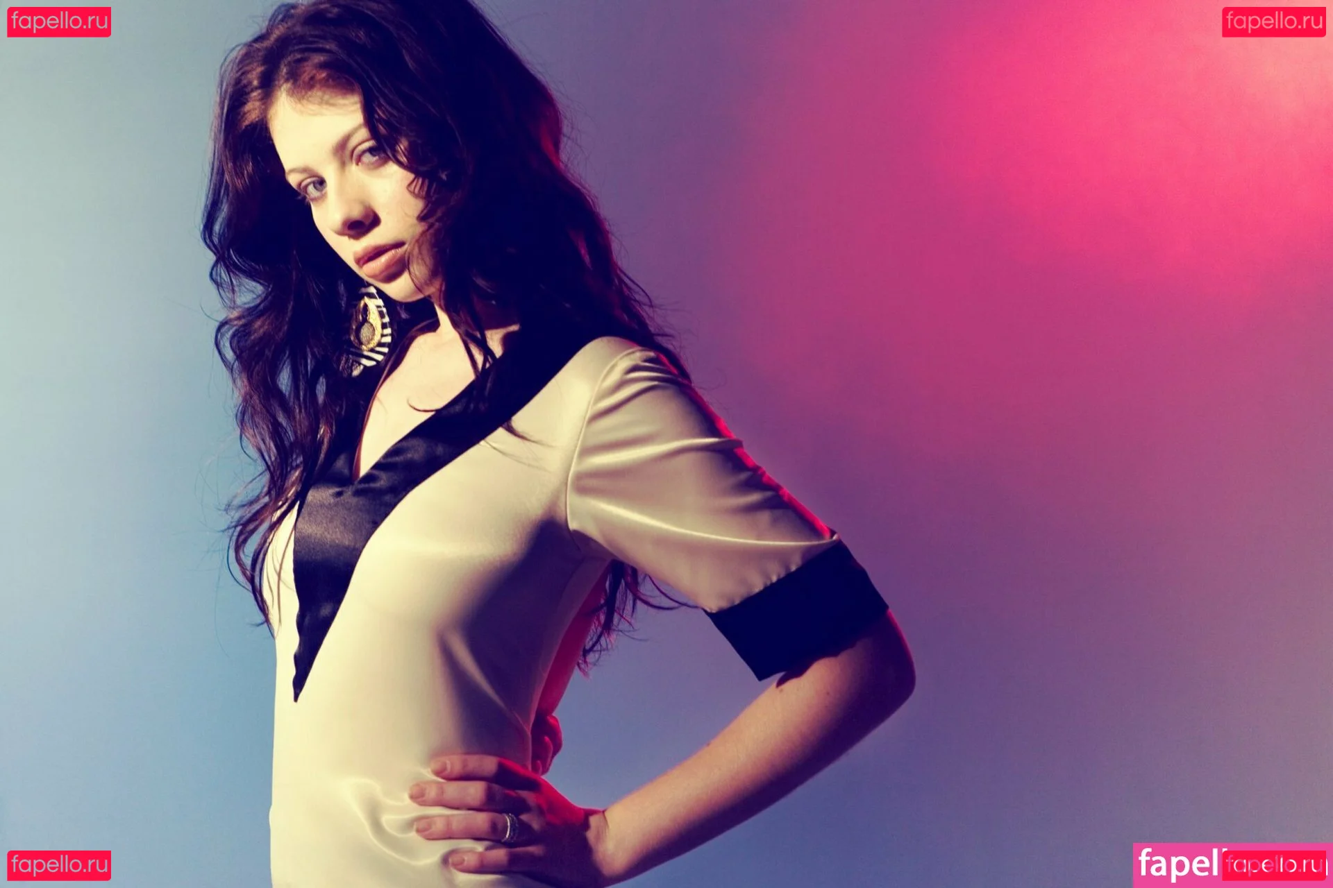 Michelle Trachtenberg Onlyfans Photo Gallery 