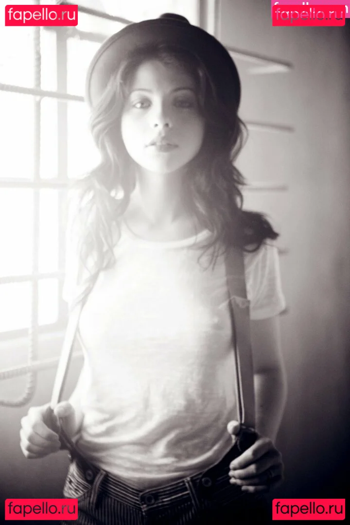 Michelle Trachtenberg Onlyfans Photo Gallery 