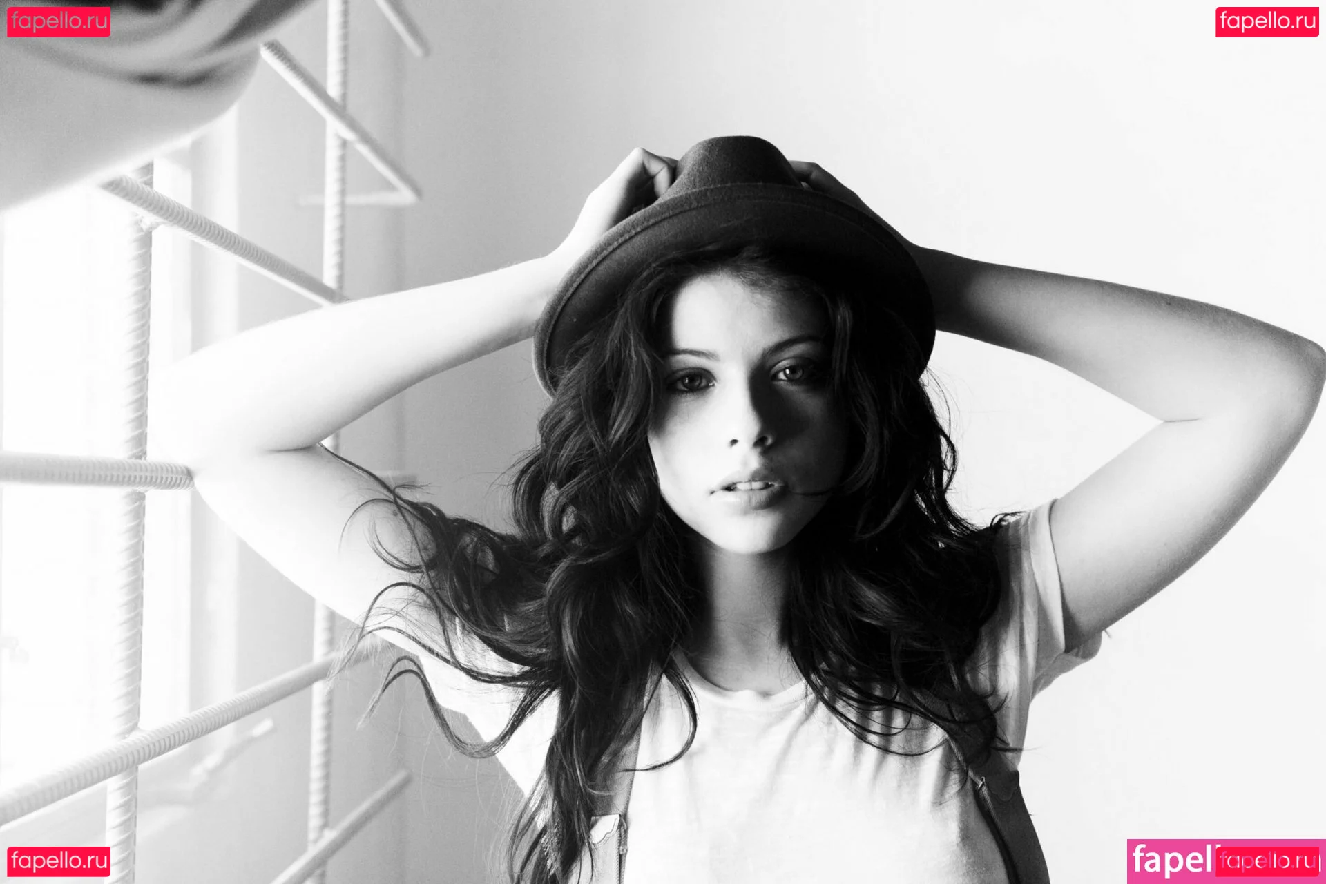 Michelle Trachtenberg Onlyfans Photo Gallery 