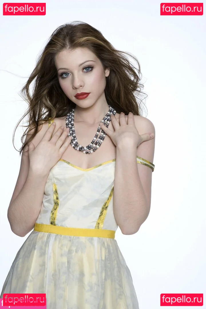 Michelle Trachtenberg Onlyfans Photo Gallery 