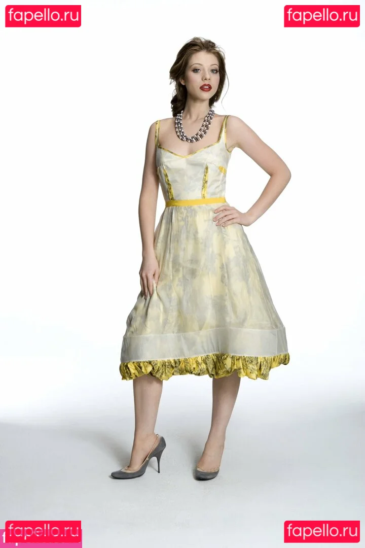 Michelle Trachtenberg Onlyfans Photo Gallery 