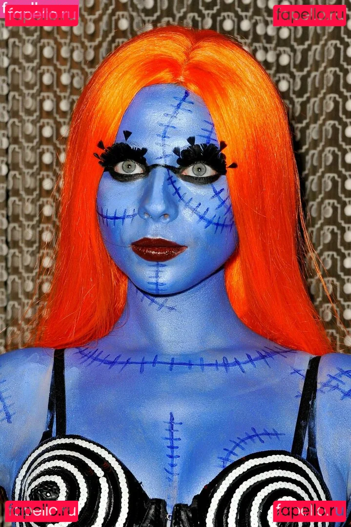 Michelle Trachtenberg Onlyfans Photo Gallery 